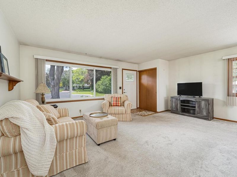 4940 Virginia Cir N, New Hope, MN 55428