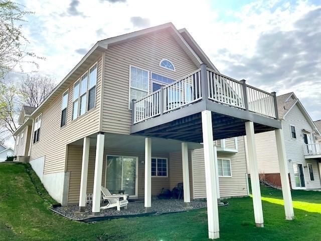 494 Meadowood Ln, Burnsville, MN 55337