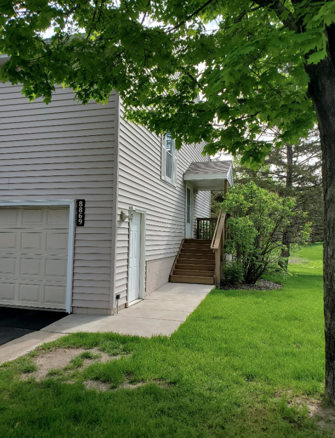 8869 42nd Ave N, New Hope, MN 55427