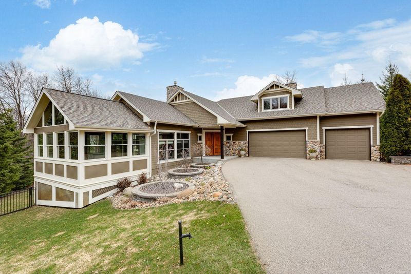 21085 Ridgewood Trl, Lakeville, MN 55044