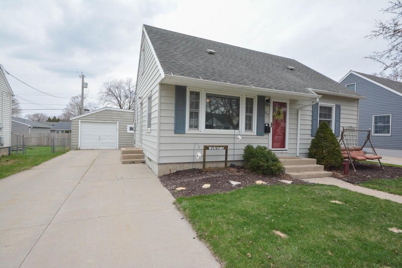 817 17th Ave NE, Rochester, MN 55906