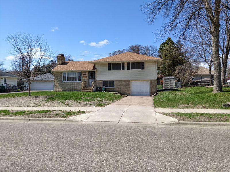 6237 June Ave N, Brooklyn Center, MN 55429
