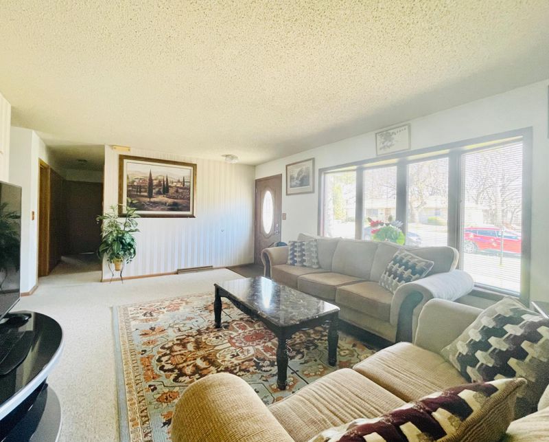6220 Rainbow Dr NE, Fridley, MN 55432