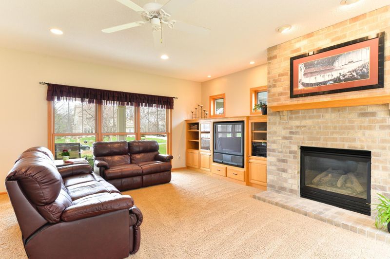 5058 Marquess Trail Ct N, Lake Elmo, MN 55042