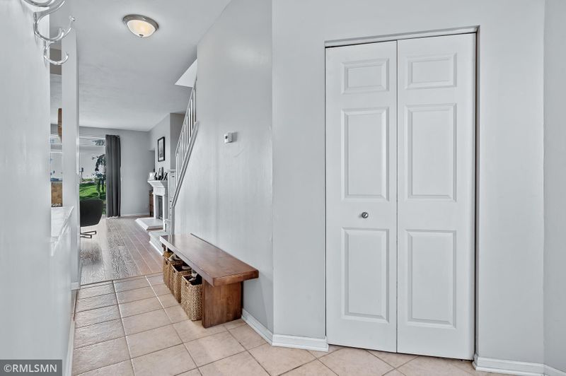 11675 Horizon Dr, Burnsville, MN 55337