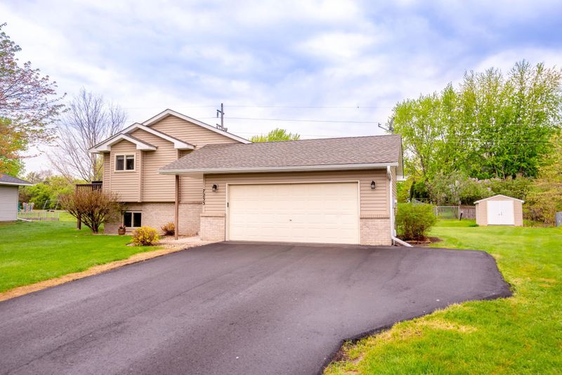 7233 Brian Dr, Hugo, MN 55038