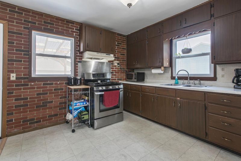 7708 59th Pl N, Crystal, MN 55428