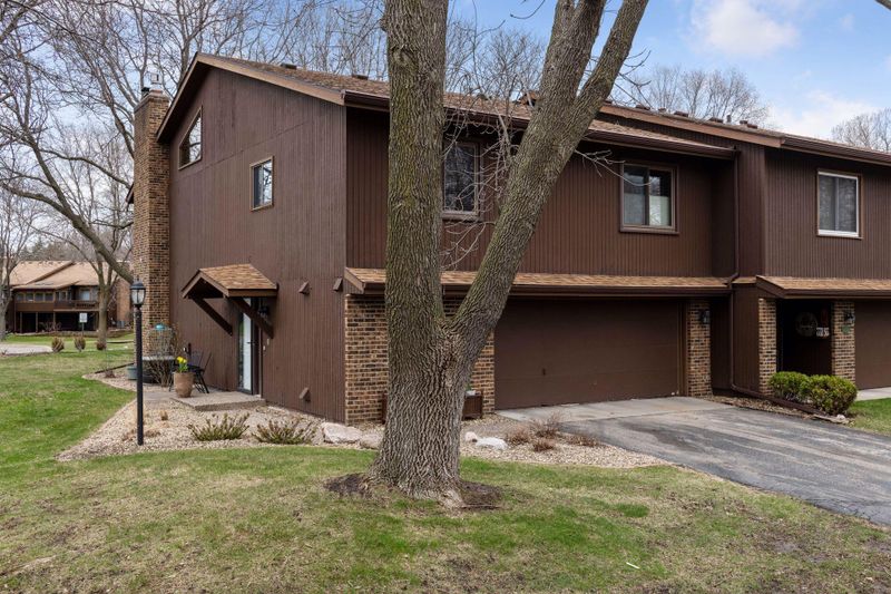 9306 Nesbitt Rd, Bloomington, MN 55437