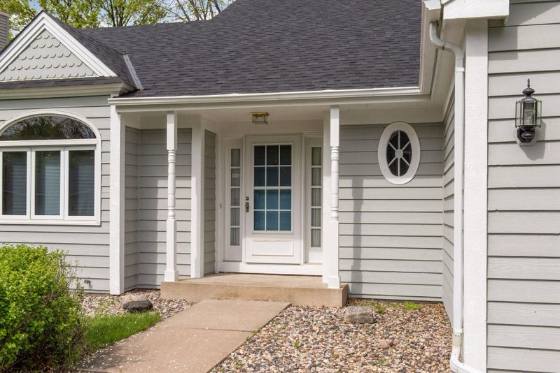 8140 Hidden Ct, Chanhassen, MN 55317