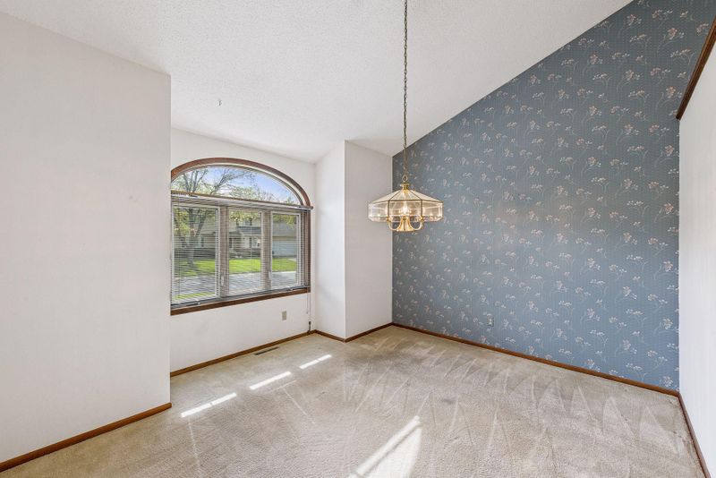 8140 Hidden Ct, Chanhassen, MN 55317