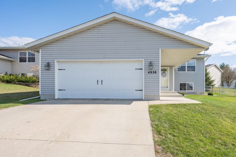 4936 Valley Dr NW, Rochester, MN 55901