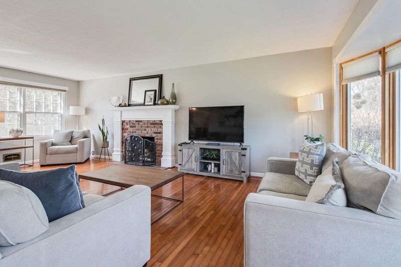 898 Cobb Rd, Shoreview, MN 55126