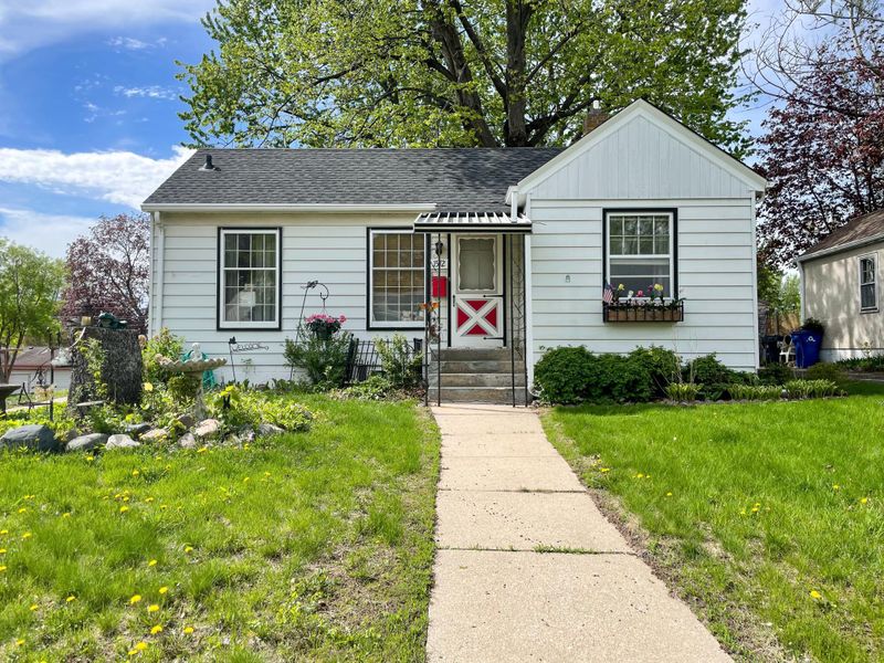 1572 Arlington Ave E, Saint Paul, MN 55106
