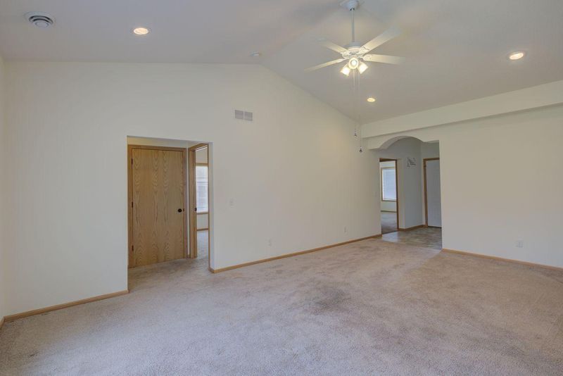 1410 Ravoux Ln, Chaska, MN 55318