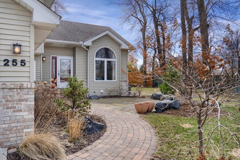 255 Hilltop Ln, Waconia, MN 55387