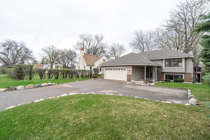 1966 Hamline Ave N, Roseville, MN 55113