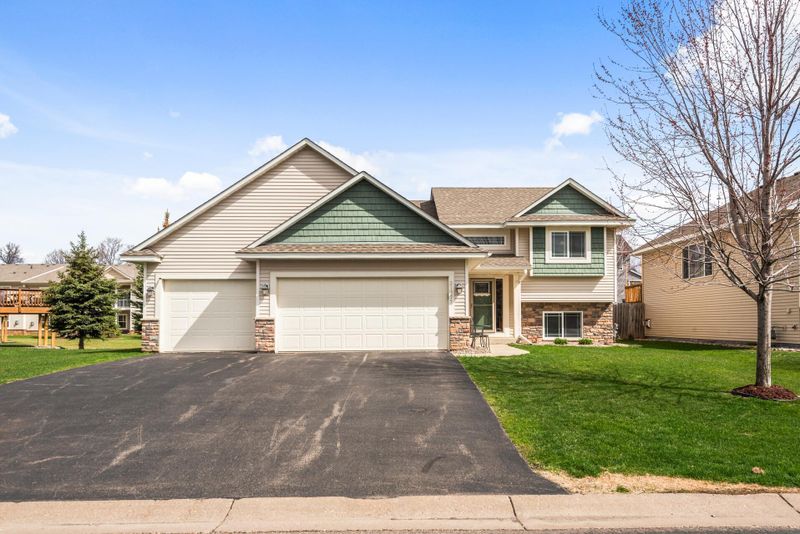 21335 Hytrail Cir, Lakeville, MN 55044