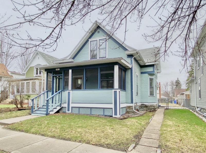 907 Tuscarora Ave, Saint Paul, MN 55102