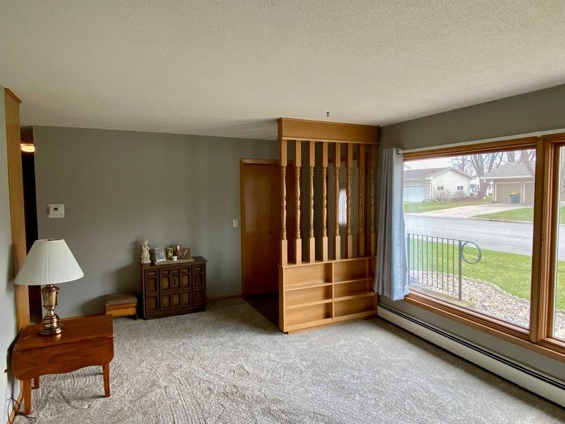 410 S 2nd St, Olivia, MN 56277