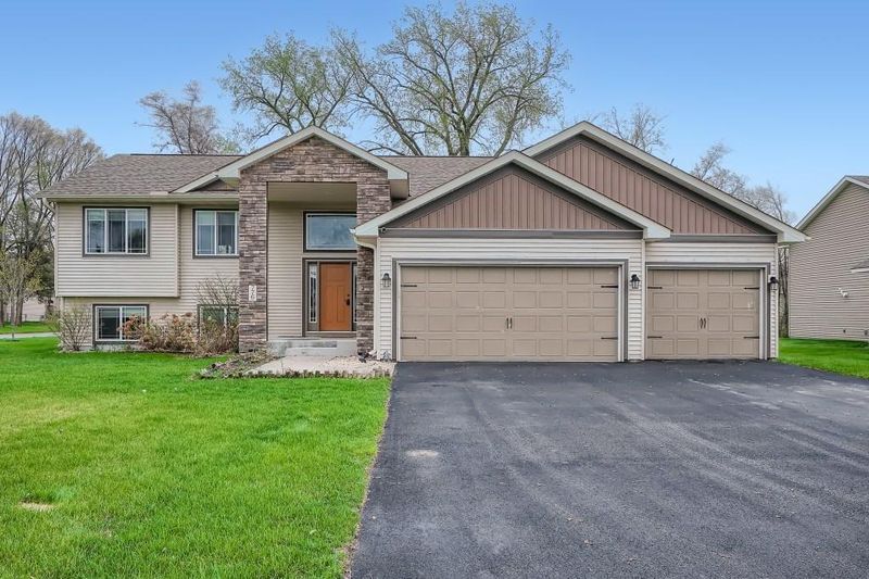 776 102nd Ave NE, Blaine, MN 55434