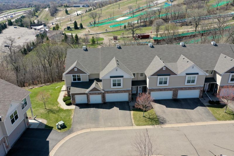 445 Stonewood Ln, Burnsville, MN 55306