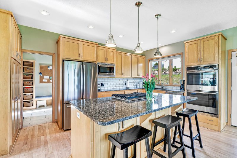 7609 Bennett Ct, Inver Grove Heights, MN 55077