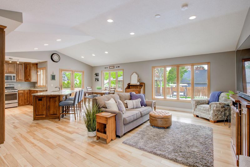 11232 53rd St NE, Albertville, MN 55301