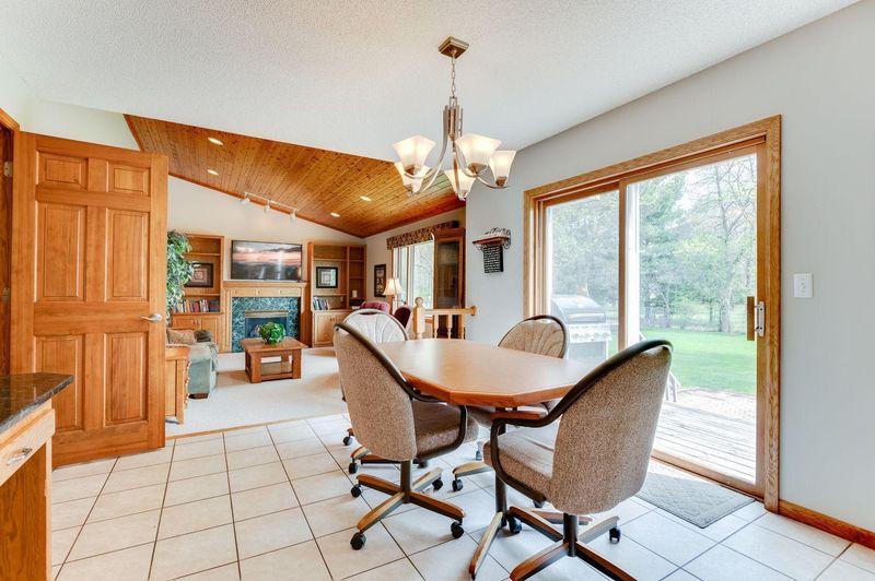 4269 Helmo Ave N, Oakdale, MN 55128