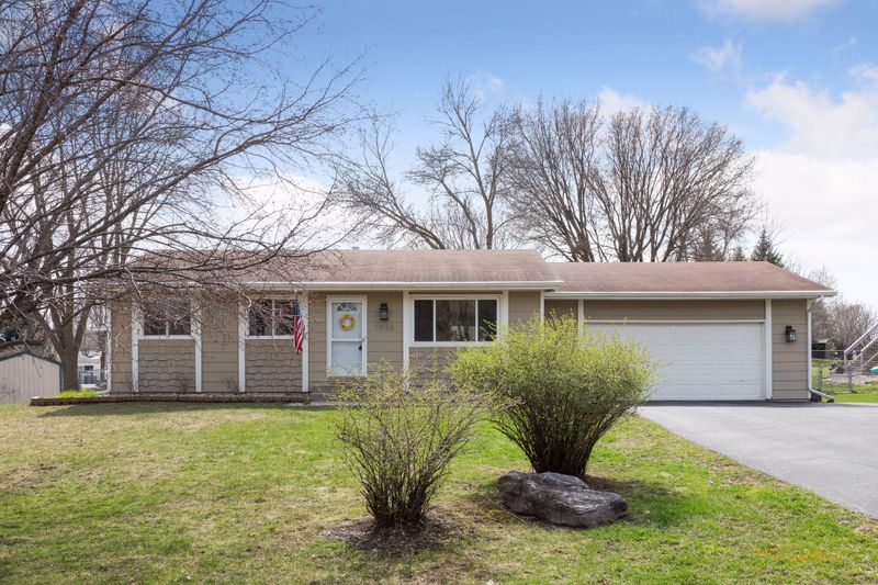 1526 Independence Ave, Chaska, MN 55318
