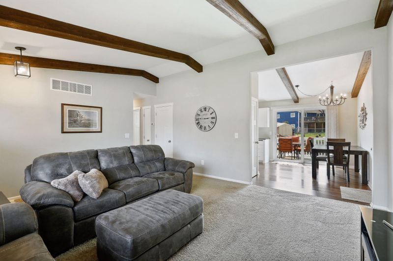 1526 Independence Ave, Chaska, MN 55318