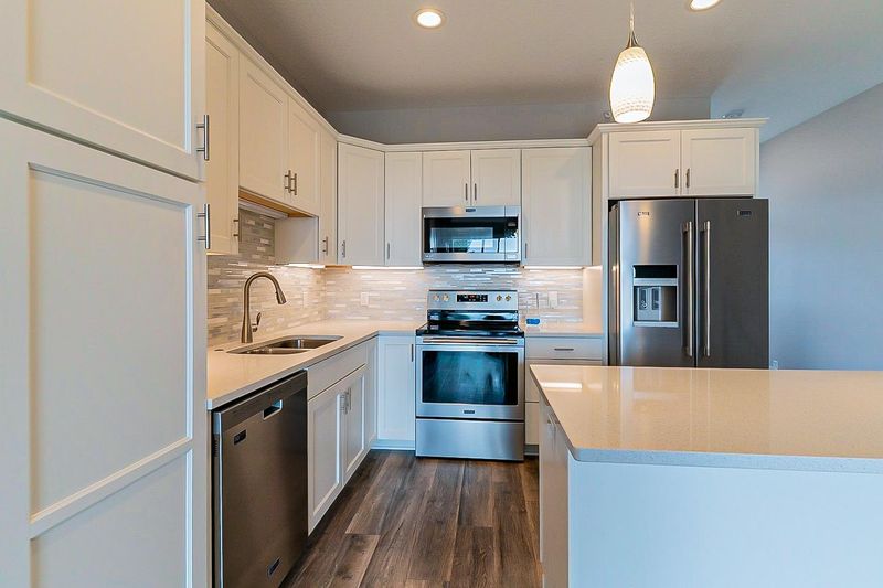 4162 Blakewood Dr, Shakopee, MN 55379