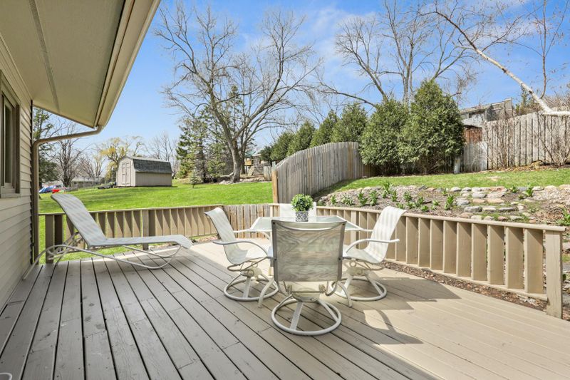 7060 Woodland Dr, Eden Prairie, MN 55346