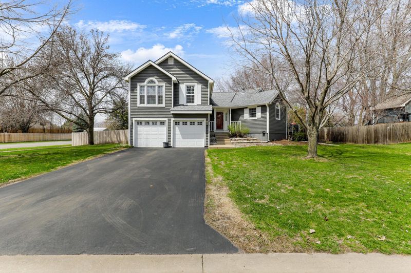 14131 Westridge Dr, Eden Prairie, MN 55347