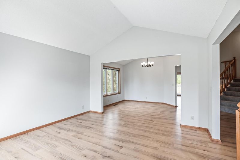 660 Greenhaven Pl, Vadnais Heights, MN 55127