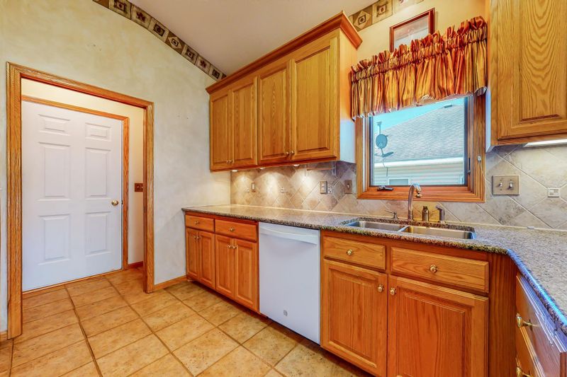 4424 Priorwood St SE, Prior Lake, MN 55372