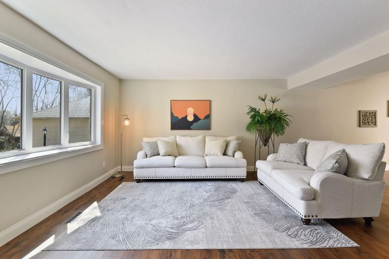 7733 Tanglewood Ct, Edina, MN 55439