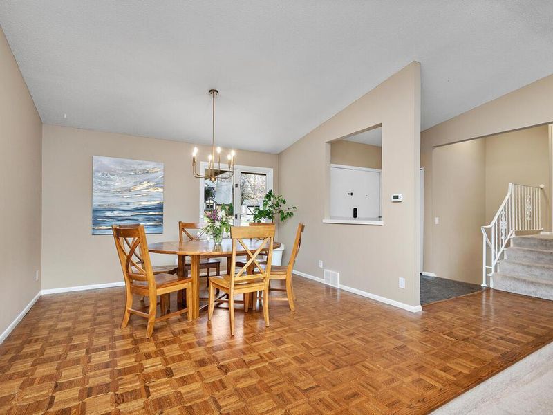 910 Windemere Curve, Plymouth, MN 55441