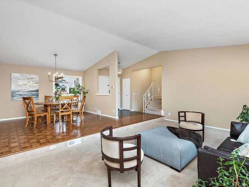 910 Windemere Curve, Plymouth, MN 55441