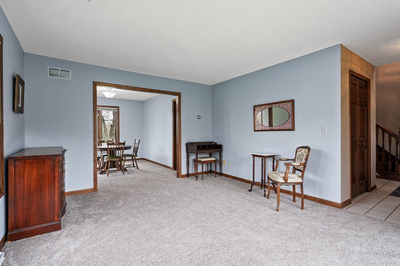 84 Duck Pond Dr, West Saint Paul, MN 55118