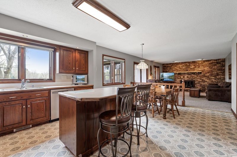 84 Duck Pond Dr, West Saint Paul, MN 55118