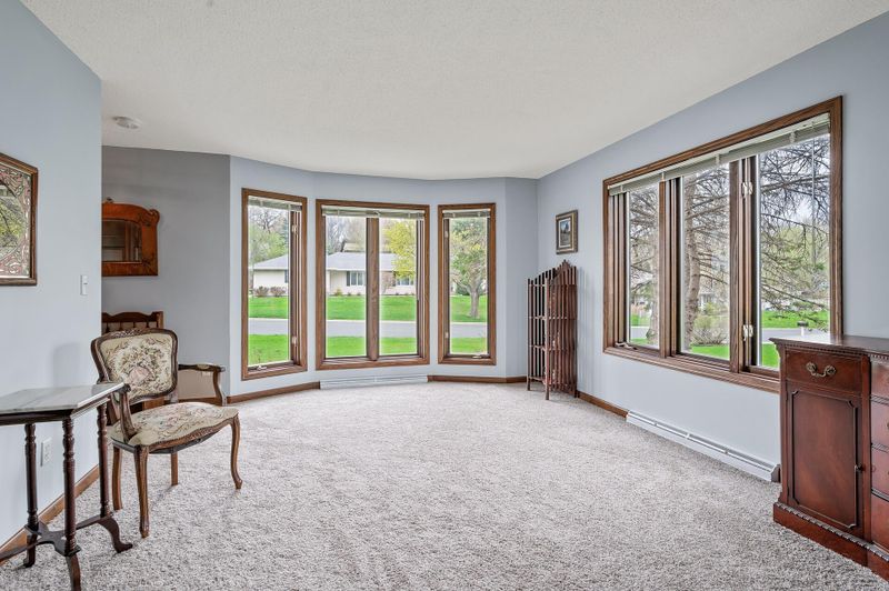 84 Duck Pond Dr, West Saint Paul, MN 55118