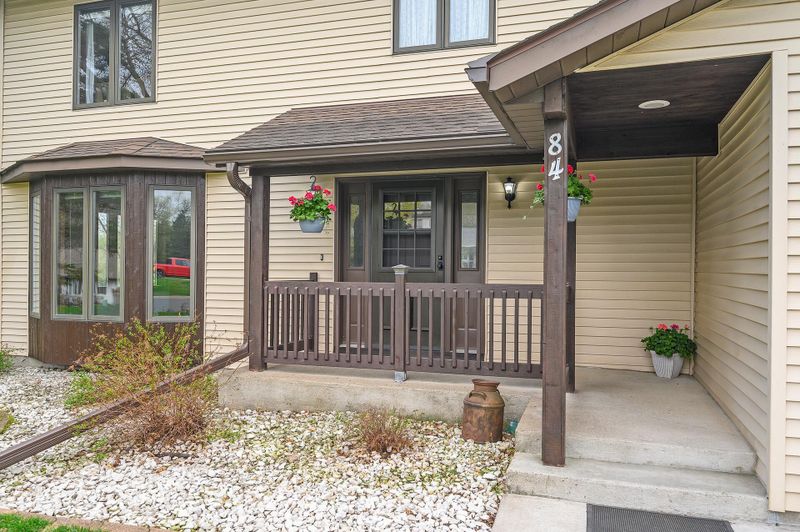 84 Duck Pond Dr, West Saint Paul, MN 55118