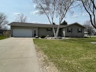 1207 Oakwood Ave, Benson, MN 56215