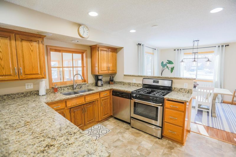 28631 Jocelyn Ave, Chisago City, MN 55013
