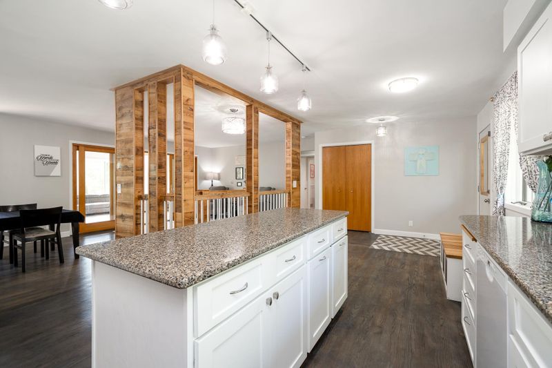 4411 Tonkawood Rd, Minnetonka, MN 55345
