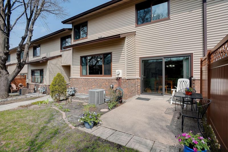 4070 Foss Rd, Saint Anthony, MN 55421