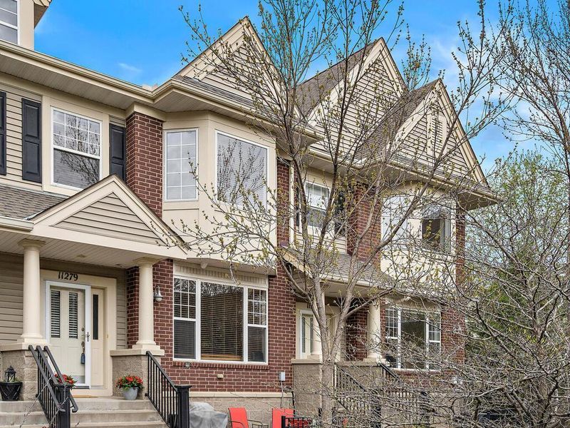 11279 Preswick Blvd, Eden Prairie, MN 55344
