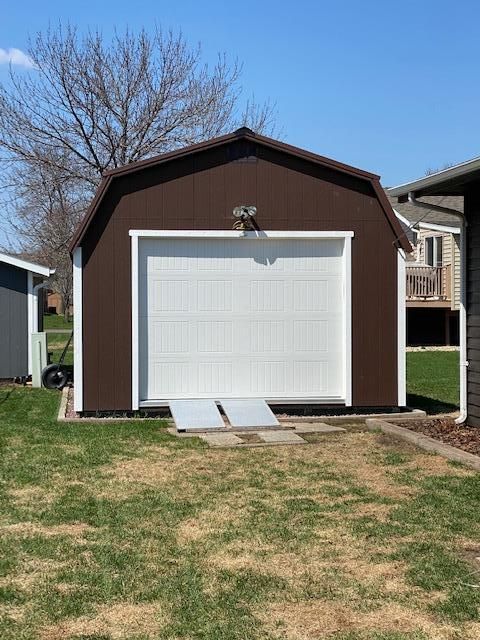 1860 Red Leaf Ct, Windom, MN 56101