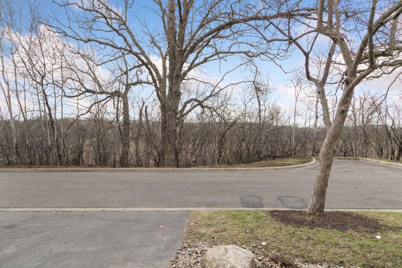 2806 Autumnwood Ln, Minnetonka, MN 55305