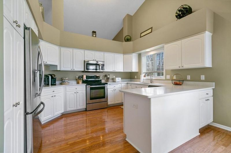 16305 38th Pl N, Plymouth, MN 55446